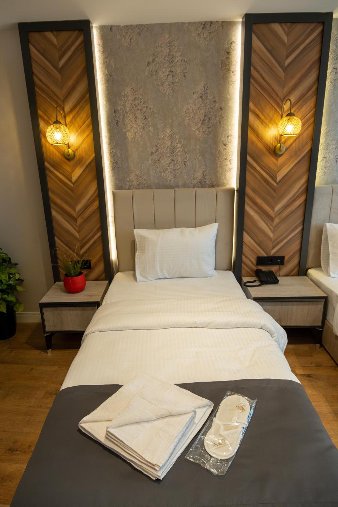 Otel Linda Port *